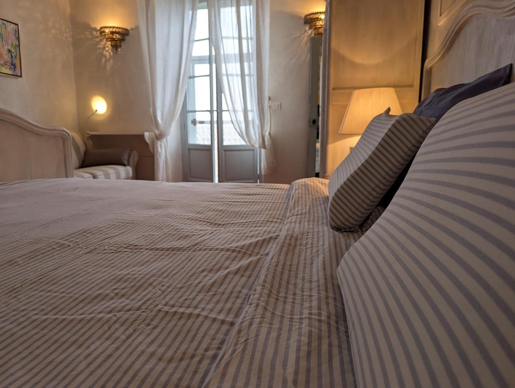 Bed and Breakfast Les Chapeliers Claviers Exterior foto